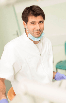 David Pintarić, dr. dent. med., MClinDent, Specialist parodontolog in oralni kirurg